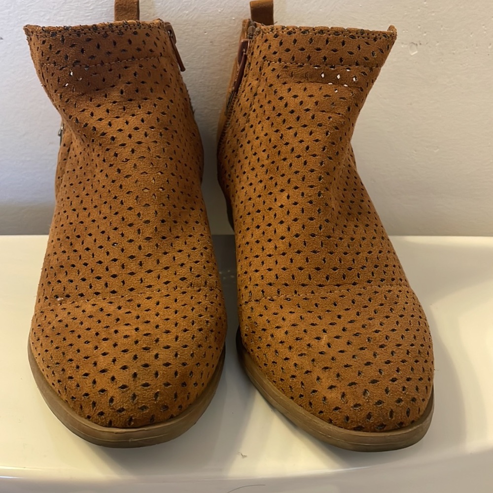 Universal Thread~Size 8 - image 5